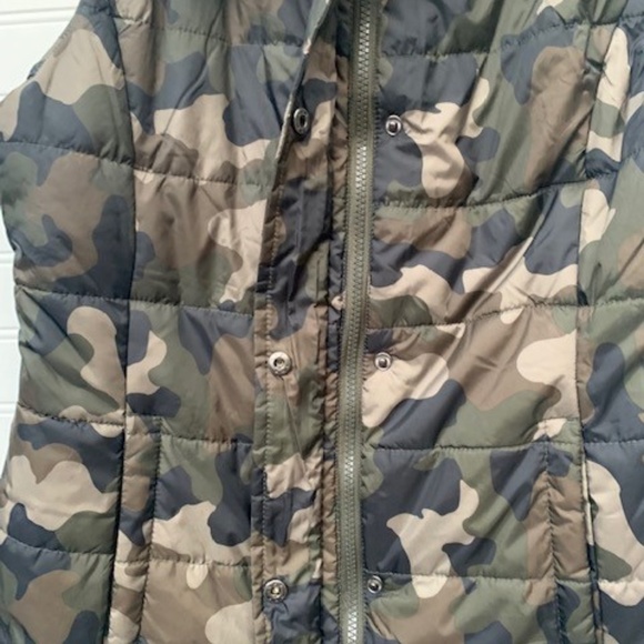 🐣🐣NWT Camo Vest Women SZ Medium🐣🐣 - Picture 3 of 8